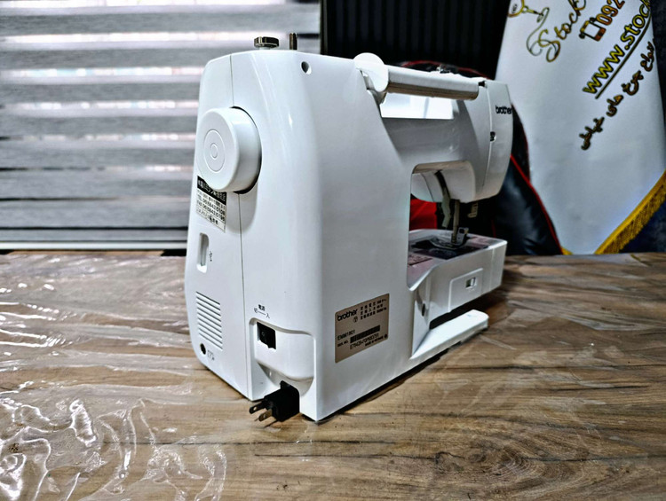 چرخ خیاطی brother Fm2000D